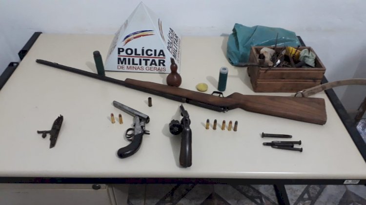 HOMEM DE 56 ANOS É PRESO EM SANTA MARIA DO SUAÇUÍ COM VÁRIAS ARMAS DE FOGO