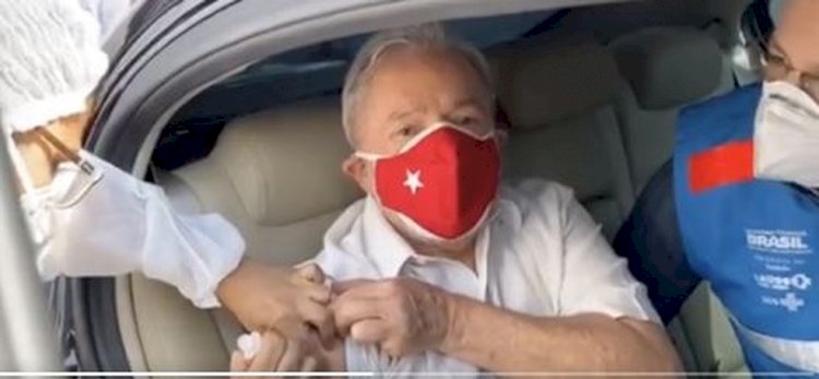 Ex-presidente Lula toma 2ª dose da vacina contra o coronavírus em São Bernardo do Campo