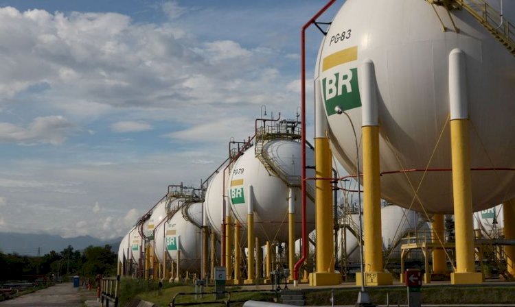 Petrobras anuncia aumento de 39% no gás natural para distribuidoras.