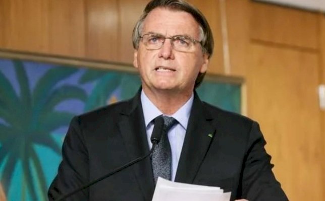 Bolsonaro ignora Covid-19 em plano orçamentário de 2022.