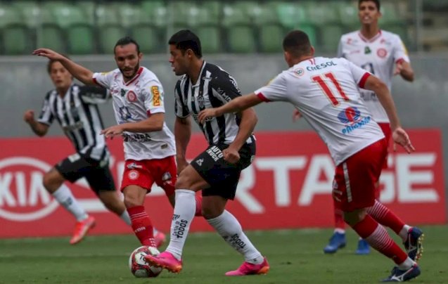 Galo sai na frente e só goleada do Tombense tira alvinegro da final do Mineiro.