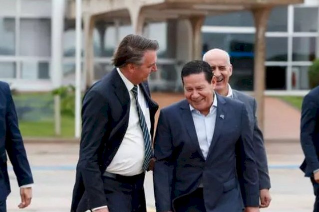 Regra libera 'aumento' a Bolsonaro e a Mourão.