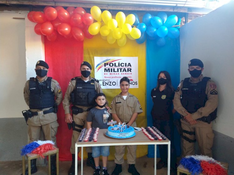 Criança comemora aniversário e Quartel da PMMG de Rio Vermelho