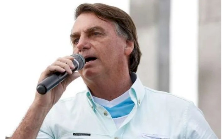 Bolsonaro ataca Lula e diz que 'se esse cara voltar, nunca mais vai sair'.