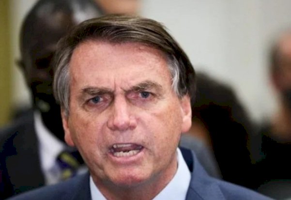 Bolsonaro sobre isolamento: “Tem idiotas que até hoje ficam em casa”.