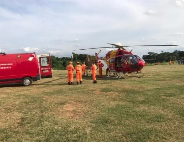 Criança de 11 anos é transferida de helicóptero para BH após acidente com moto.