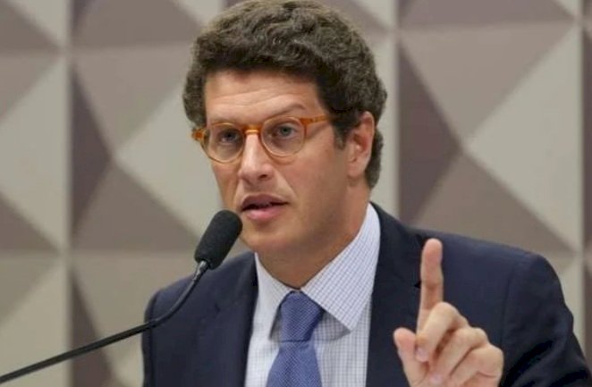 Ricardo Salles e ministério do Meio Ambiente são alvos de buscas da PF.