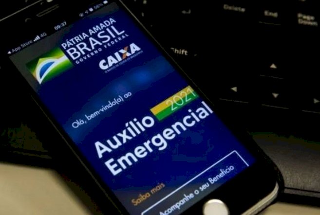 Auxílio emergencial: Caixa paga benefício aos nascidos em abril.