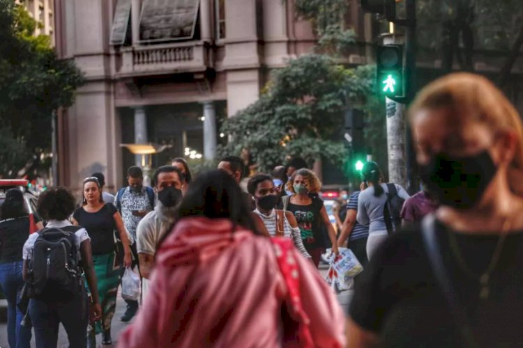 Isolamento social no Brasil é menor que campeões de vacinação, como Reino Unido