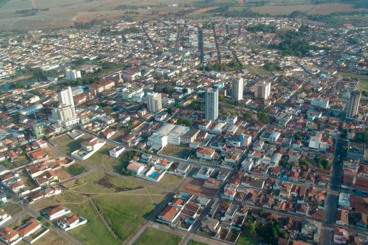 Pacientes com Covid no interior de MG são transferidos para SP por falta de UTIs