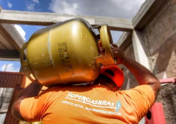 Gás de cozinha sofre novo reajuste nas refinarias