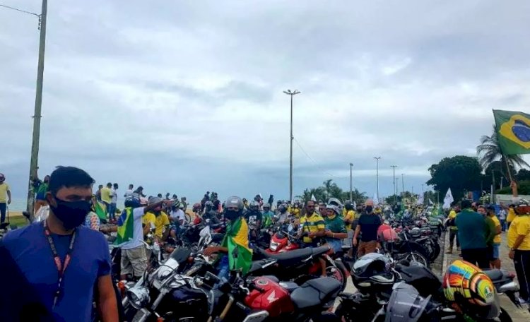 Manifestantes fazem 'motociata' pró-Bolsonaro em Jaboatão dos Guararapes