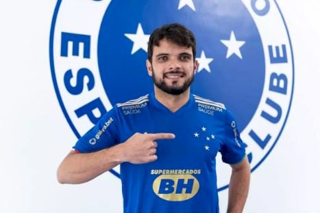 Cruzeiro anuncia contratação do lateral-direito Norberto