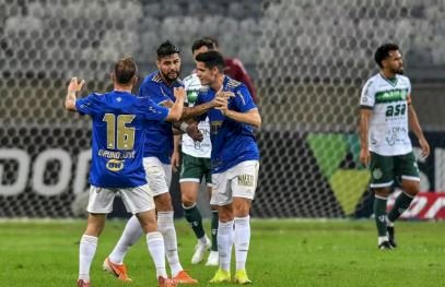 Cruzeiro vira no jogo aéreo, mas não segura e volta a ficar no 3 a 3 com Guarani