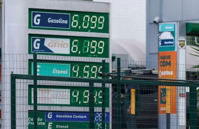 Após aumento da Petrobras, gasolina deve ficar acima de R$ 6 na Grande BH