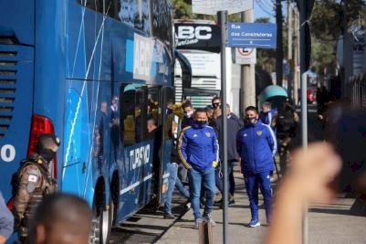 Após vandalismo no Mineirão, time do Boca Juniors passa a madrugada na delegacia