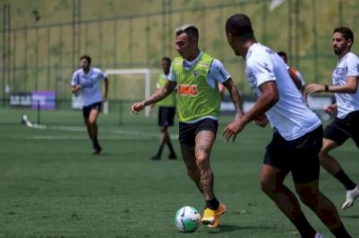 Galo: Cuca ganha reforços de Vargas e Savarino para duelo pela Copa do Brasil