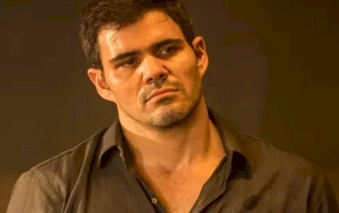 Juliano Cazarré se nega a tomar vacina e pode deixar novela, afirma colunista