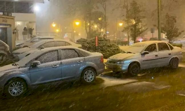 Atrás de neve, turistas arriscam viagem bate e volta a cidades da Serra Gaúcha