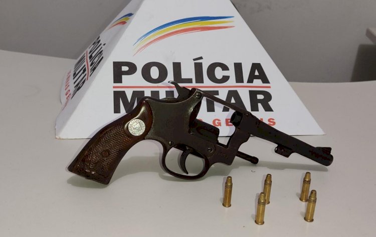 Polícia Militar de Peçanha prende homem por porte ilegal de arma de fogo