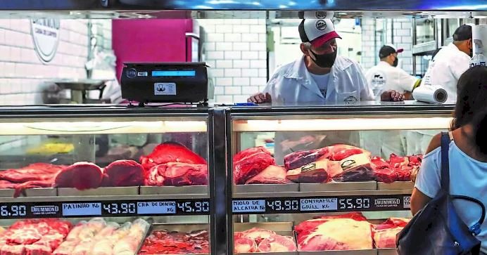 Carne bovina vira 'artigo de luxo' e consumo cai 50% no Brasil