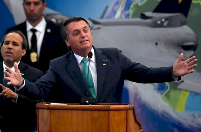 'Se você quer paz, se prepare para a guerra', diz Bolsonaro em evento da Marinha