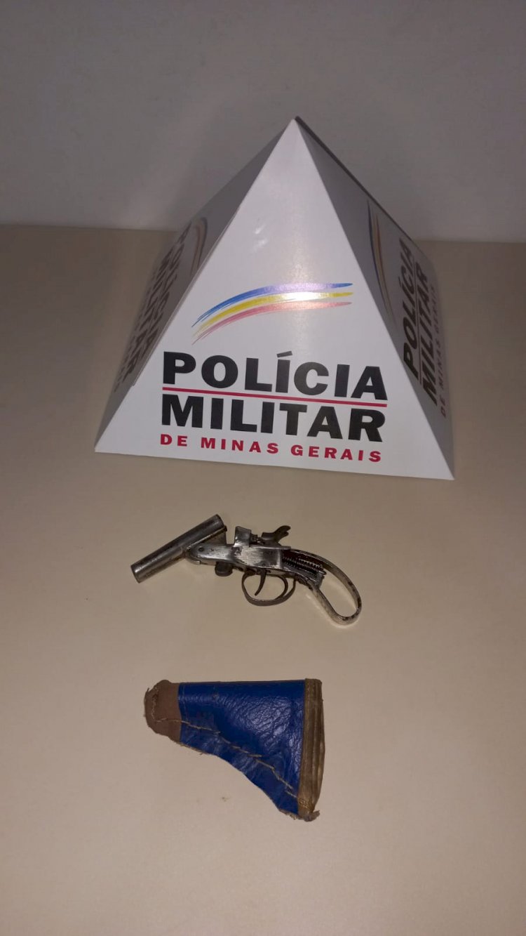 MILITARES DE PEÇANHA PRENDE HOMEM POR PORTE ILEGAL DE ARMA DE FOGO, DURANTE OPERAÇÃO FILHAS DE MINAS