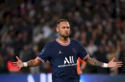 Na estreia de Messi em casa, Neymar marca e Icardi garante vitória do PSG no fim