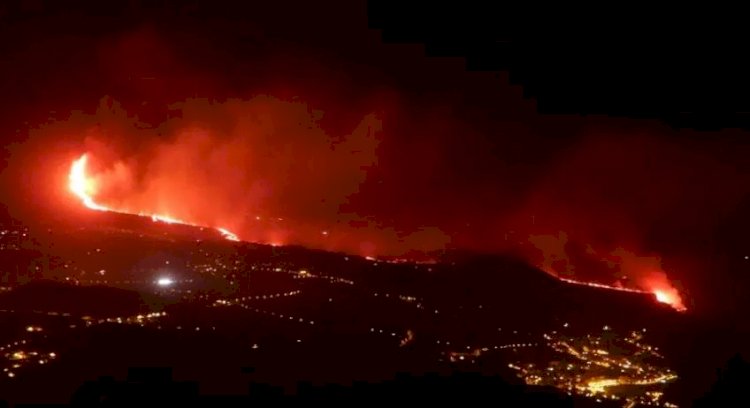 Lava de vulcão das Canárias chega ao mar e gera temor de gases tóxicos