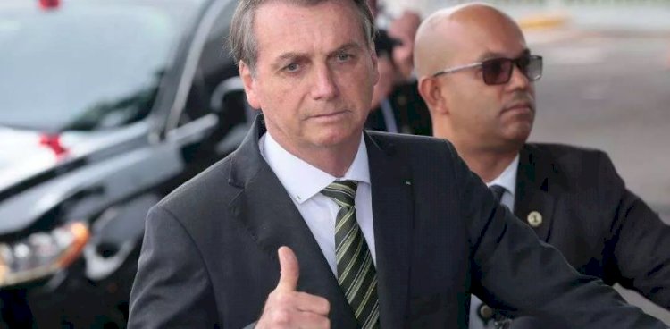 Bolsonaro reclama de 'passaporte da vacina' para ver jogo do Santos