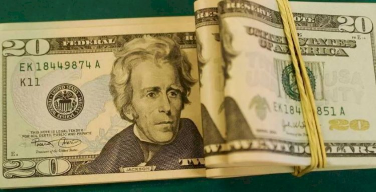 Dólar fecha com maior alta desde abril, custando R$ 5,537