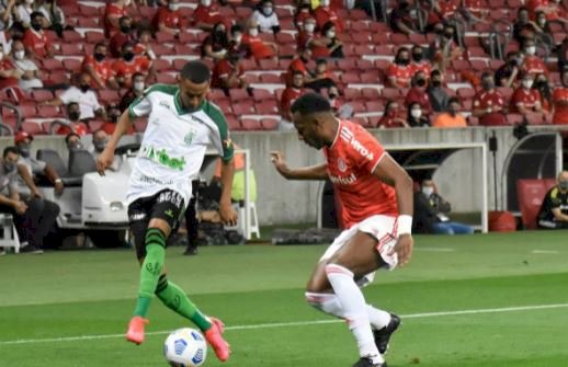 América cai no segundo tempo, é superado pelo Inter e perde invencibilidade