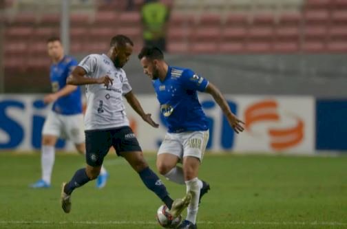 Cruzeiro decepciona, perde para o Remo e é vaiado no Independência