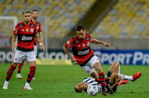 Galo é derrotado pelo Flamengo no Maracanã, mas segue líder com sobra