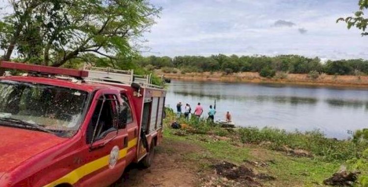 MG: Homem pula em lago para fugir de abelhas, se afoga e é atacado por piranhas