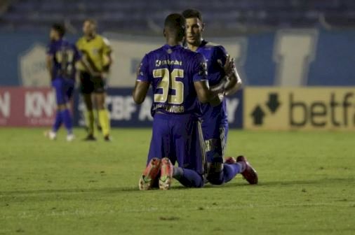 Cruzeiro vence o Londrina fora de casa e praticamente afasta fantasma do Z-4