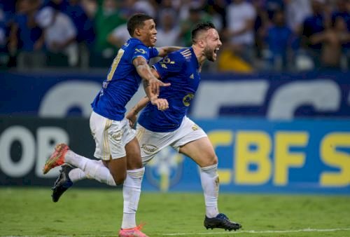 Cruzeiro vence o Brusque e afasta chance de queda na Série B