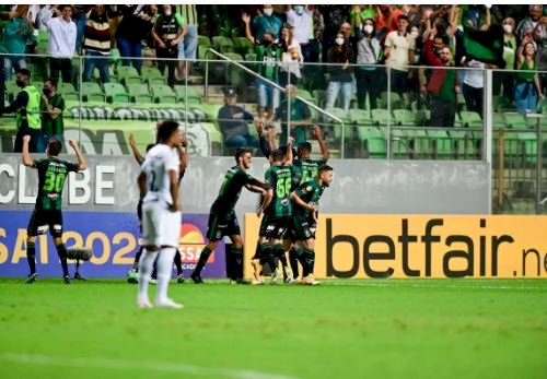 América vence, praticamente se garante na Série A e afunda o Grêmio no Z-4