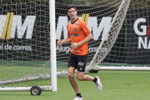 Nacho e Mariano treinam, mas seguem como dúvida para terça-feira