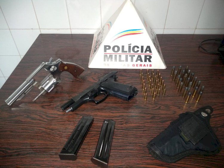 PM de Sabinópolis prende armas de fogo após ocorrência de ameaças