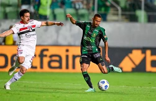 Ademir brilha, América vence São Paulo e conquista vaga na Libertadores