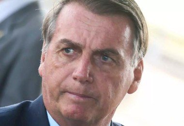 Bolsonaro tem sonda retirada, mas não há previsão de alta