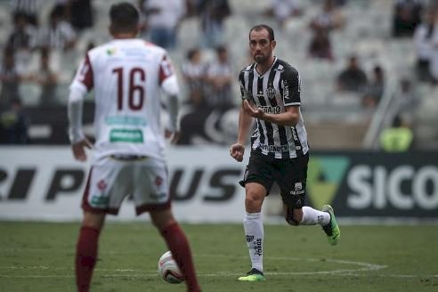 Galo usa as estrelas, vence Patrocinense e mantém a liderança no Mineiro