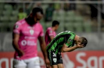 Em jogo nervoso, América perde para o Independiente del Valle pela Libertadores