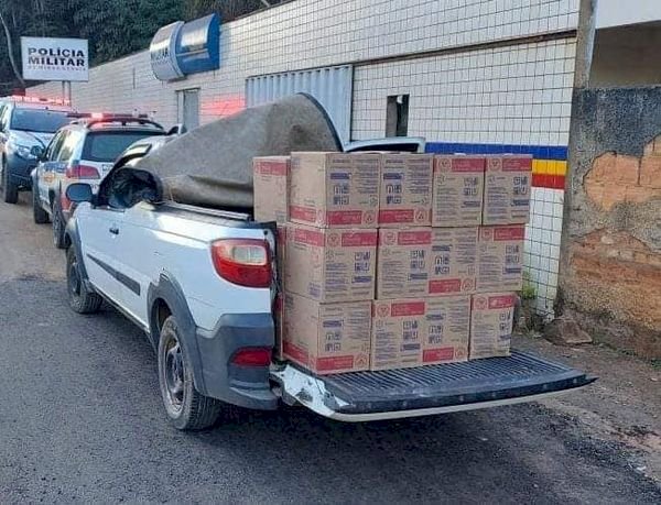 POLÍCIA MILITAR RECUPERA CARGA SAQUEADA DE CARRETA QUE FICOU PRESA NO DESVIO DA BR-262