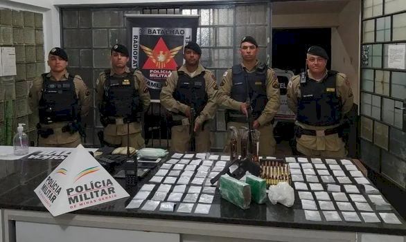 Operação policial resulta em prisão de traficantes e apreensão de arma de fogo e grande quantidade de drogas em Diamantina