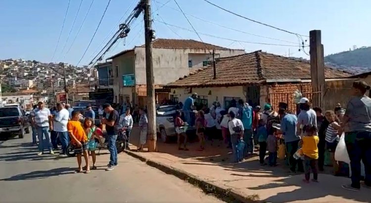 Produtores de leite de Guanhães e região realizaram uma manifestação pacífica nesta sexta-feira (09), em frente à Fábrica da Itambé de Guanhães em buscam um preço do leite justo para os produtores e consumidores!