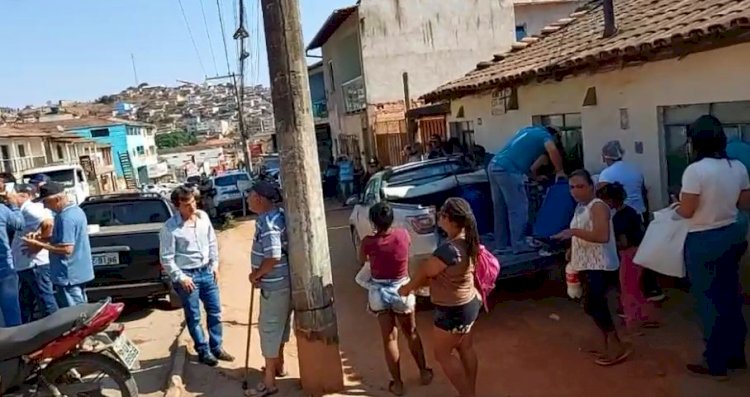 Produtores de leite de Guanhães e região realizaram uma manifestação pacífica nesta sexta-feira (09), em frente à Fábrica da Itambé de Guanhães em buscam um preço do leite justo para os produtores e consumidores!