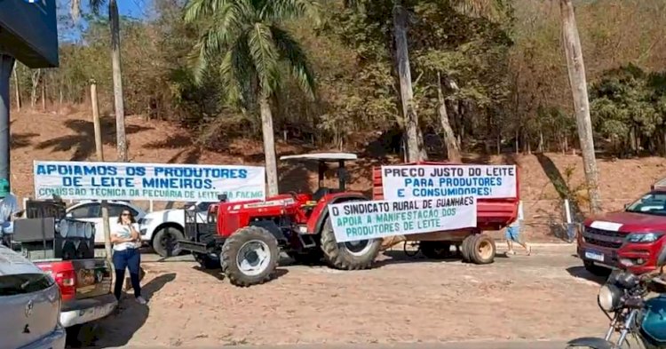 Produtores de leite de Guanhães e região realizaram uma manifestação pacífica nesta sexta-feira (09), em frente à Fábrica da Itambé de Guanhães em buscam um preço do leite justo para os produtores e consumidores!