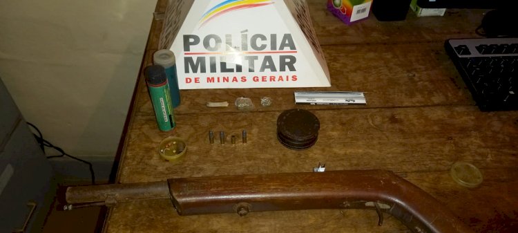 Homem é preso em Materlândia por posse ilegal de arma de fogo, uso e consumo de drogas